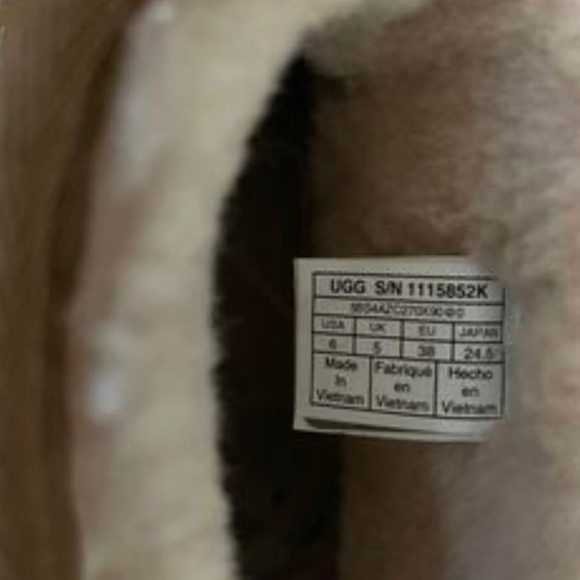 UGGS • Kids Classic II Short Stars - Picture 3 of 3